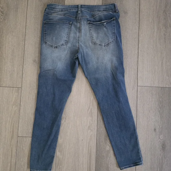 SO Blue Jeans with Distressing - Picture 6 of 8